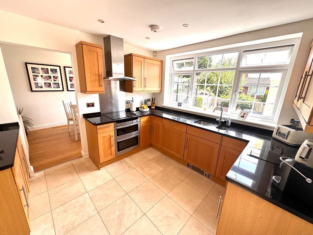 Property photo 3 of 19 Kitchen