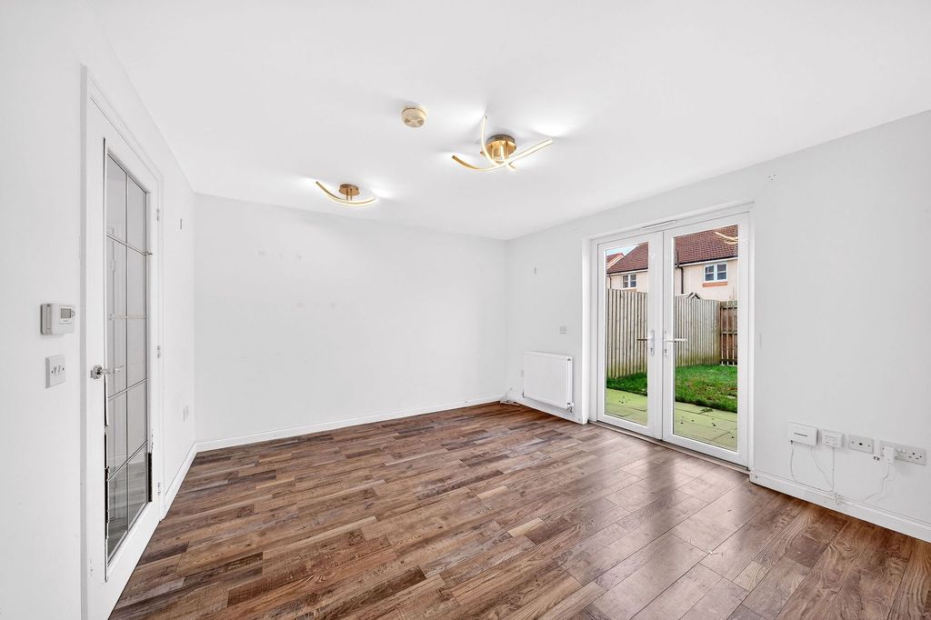 Property photo 3 of 21 Lounge