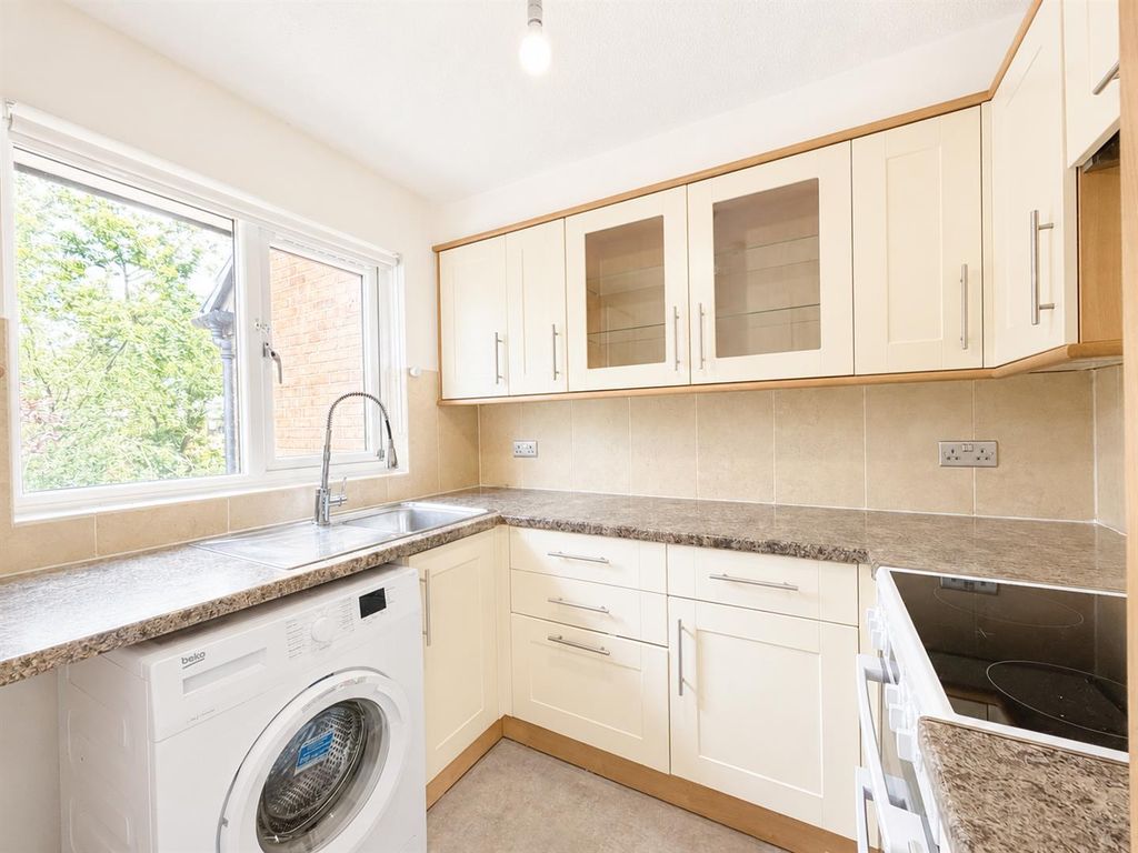 Property photo 1 of 6 Kitchen