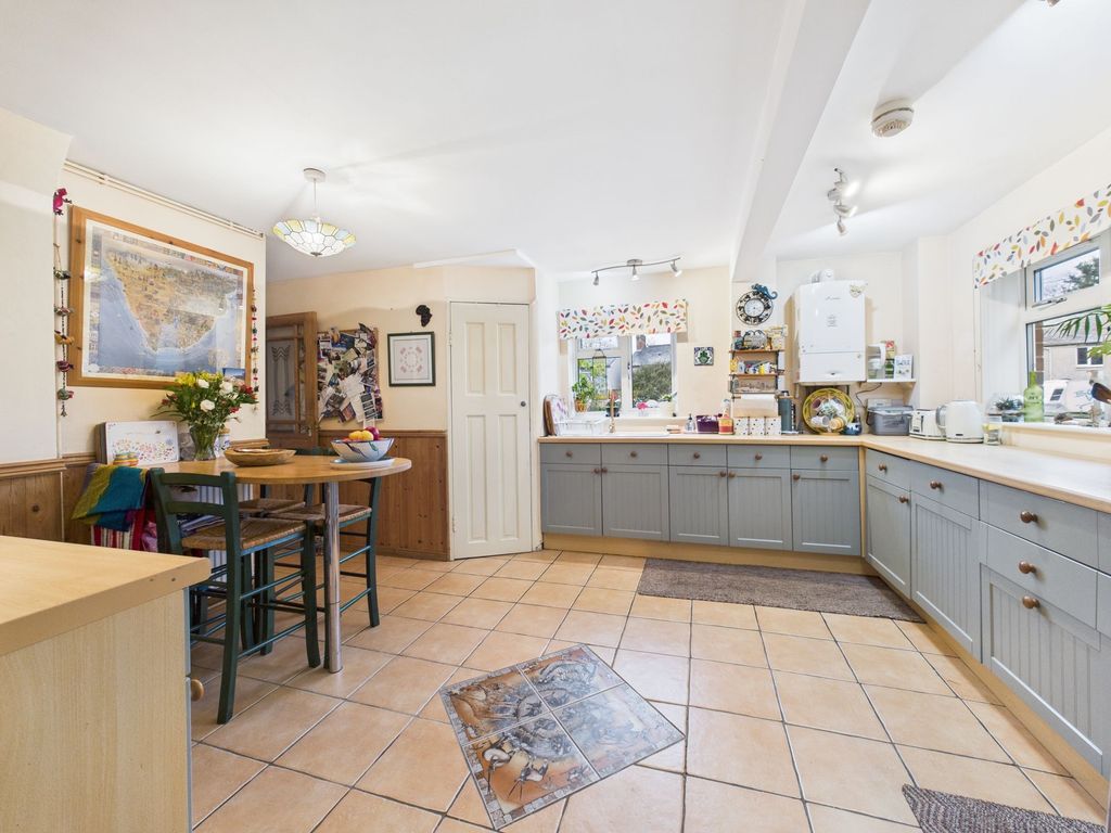 Property photo 3 of 28