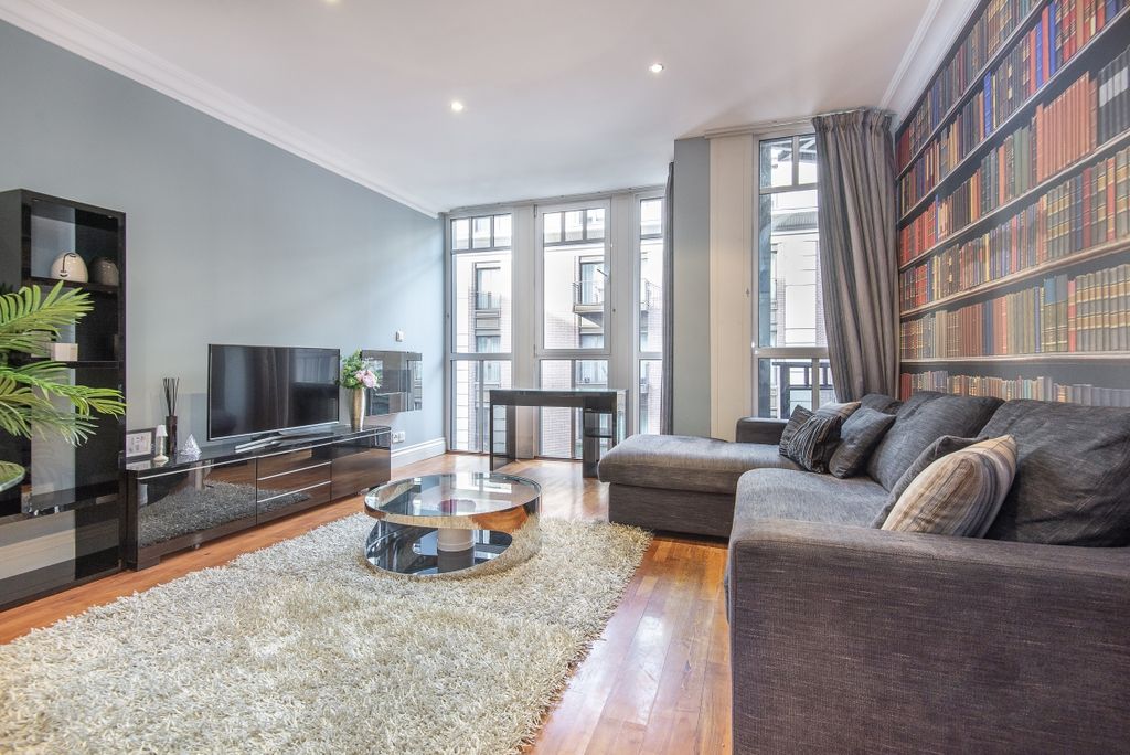 Property photo 1 of 11 421-St-Johns-Buil...