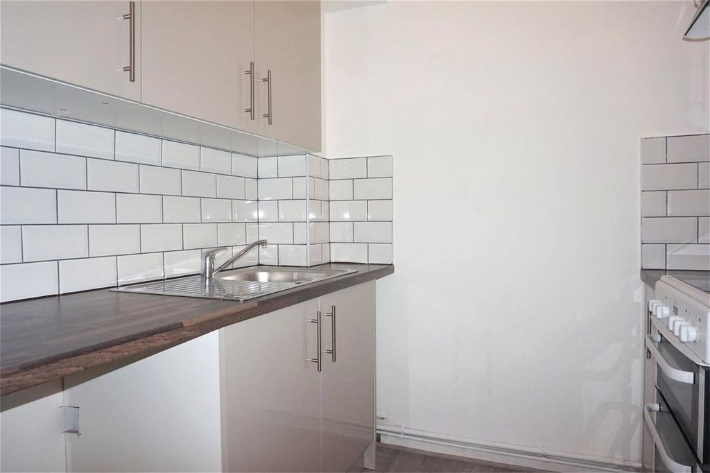 Property photo 3 of 6 Kitchen