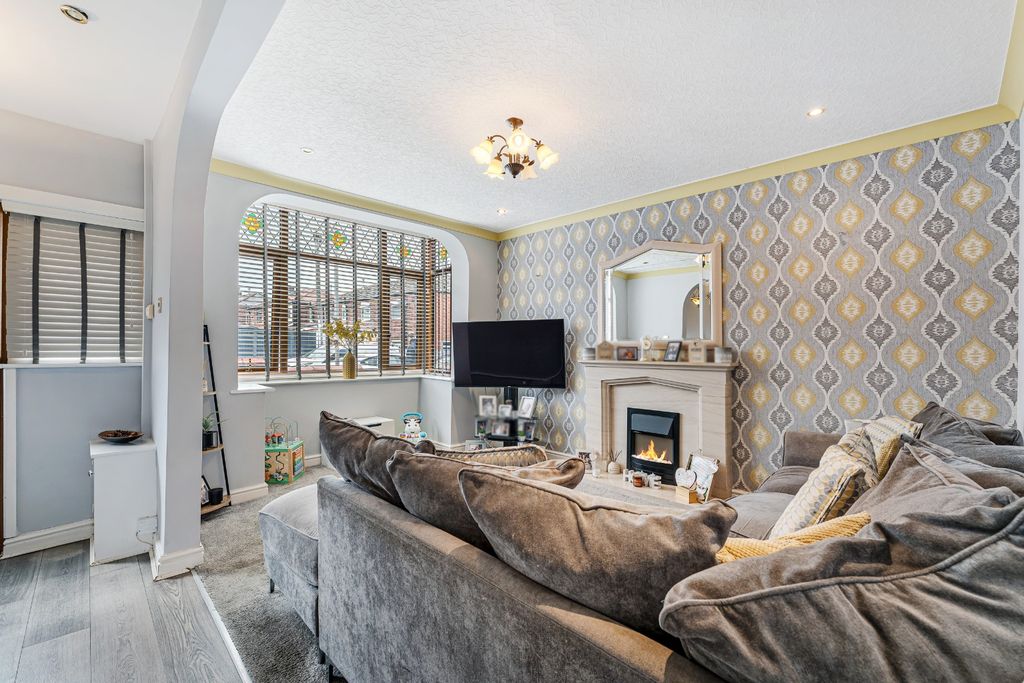 Property photo 2 of 33 4415133