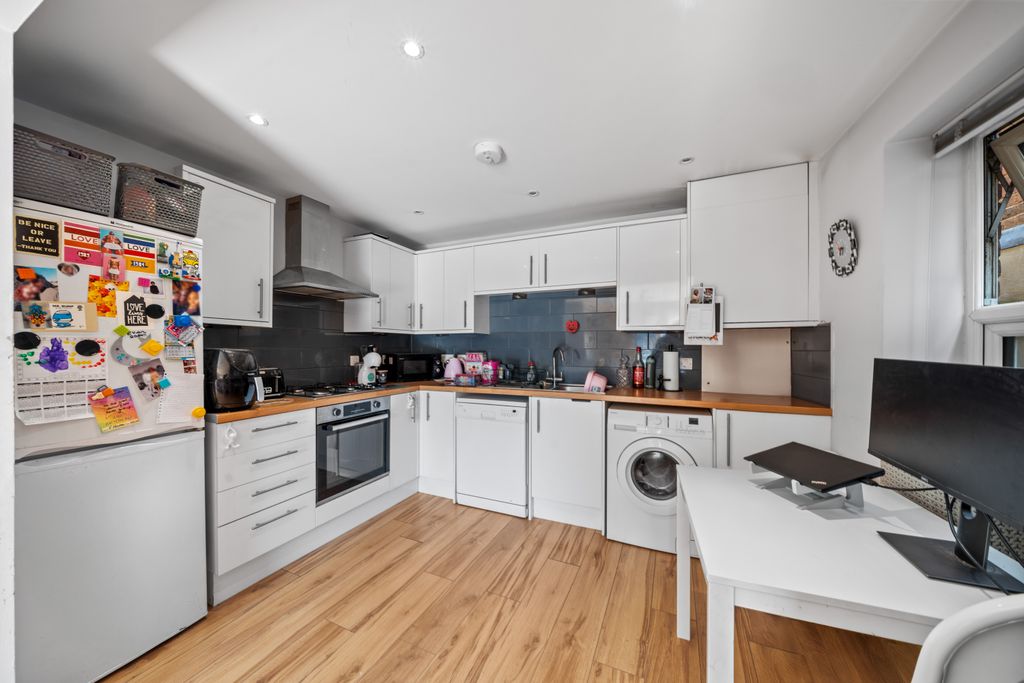 Property photo 3 of 11 Dsc04105