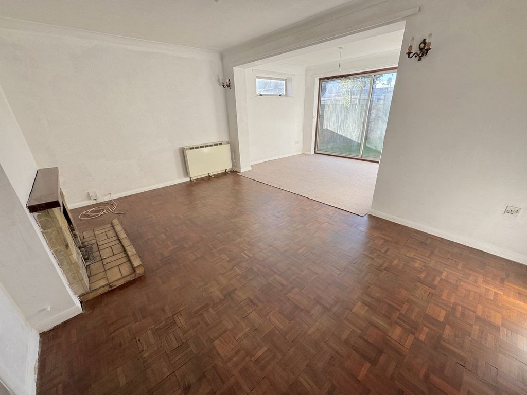 Property photo 3 of 23