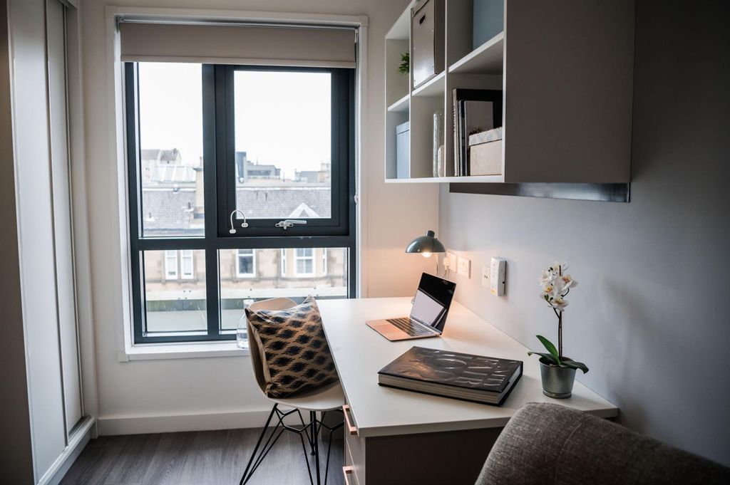 Property photo 1 of 34