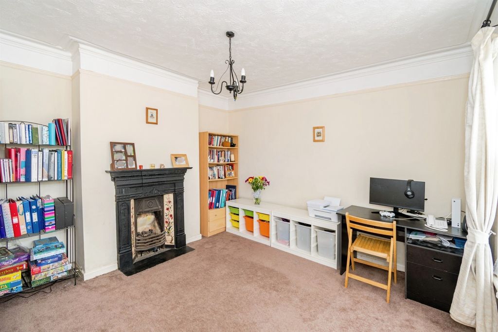 Property photo 2 of 12