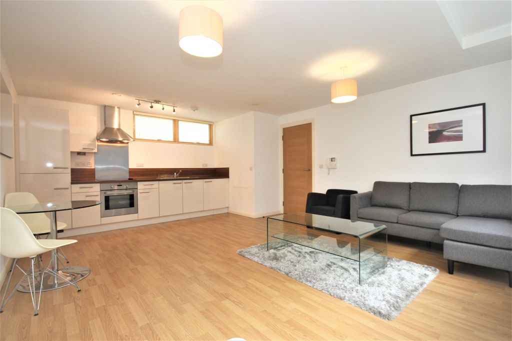 Property photo 2 of 8