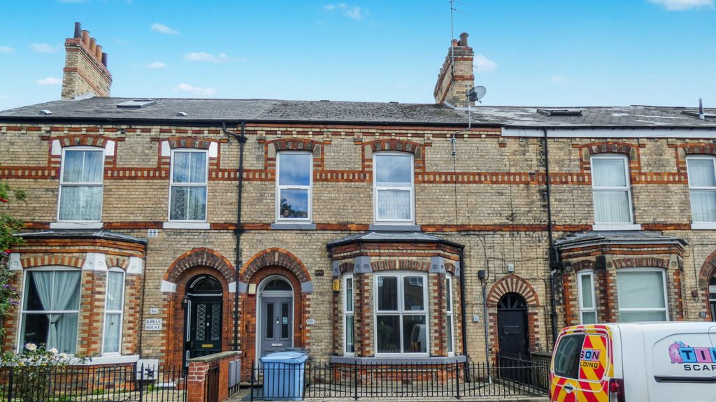 Property photo 1 of 16 Flat 1, 84 Albany Street, Hull, East Yorkshire, Hu3 1Pn
