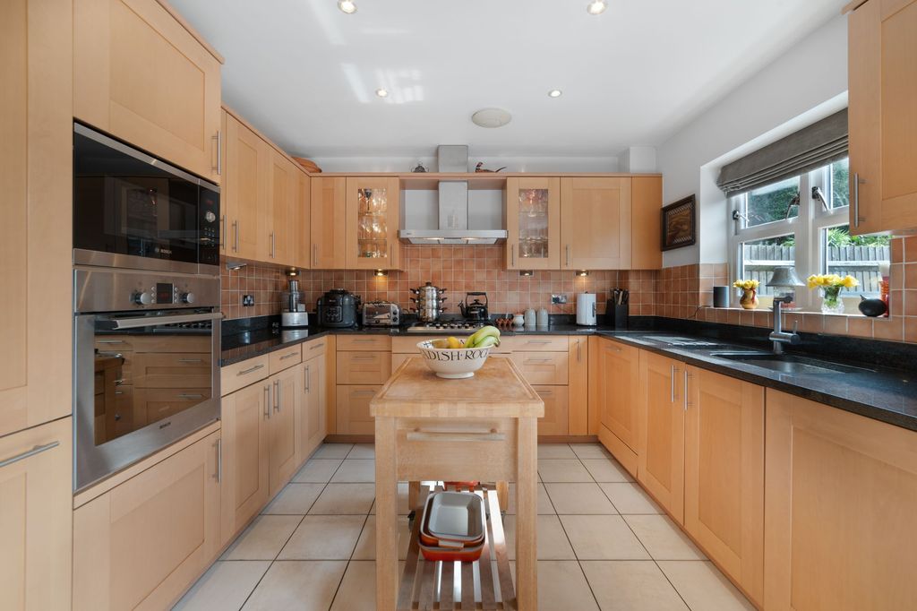 Property photo 3 of 11