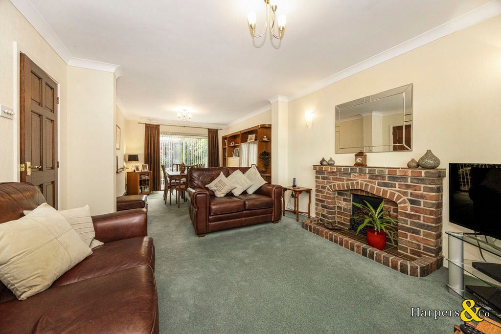 Property photo 3 of 19 Photo 12