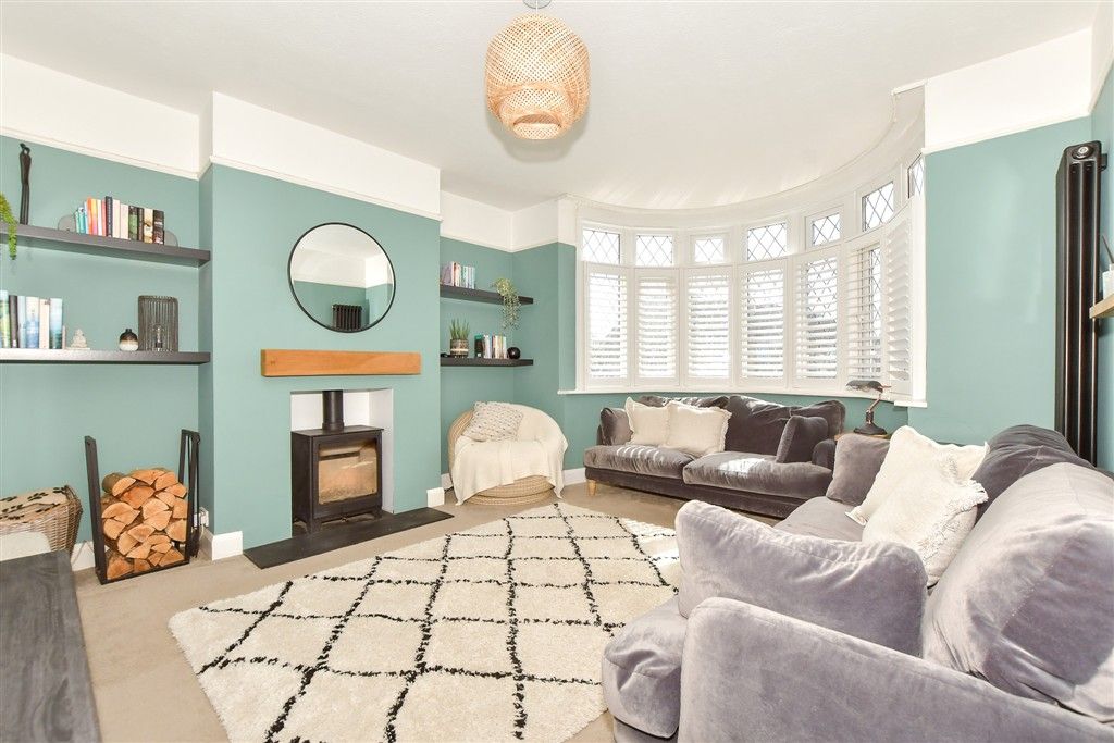 Property photo 1 of 18 Lounge