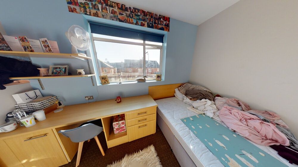 Property photo 1 of 10 A Cozy Single Bedroom With A Comfortable Bed, Natu...