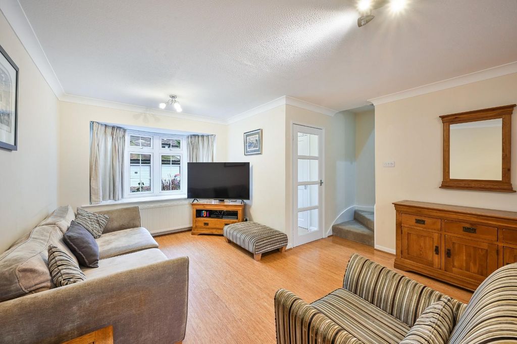 Property photo 3 of 14 Stagbury House,  (2).Jpg