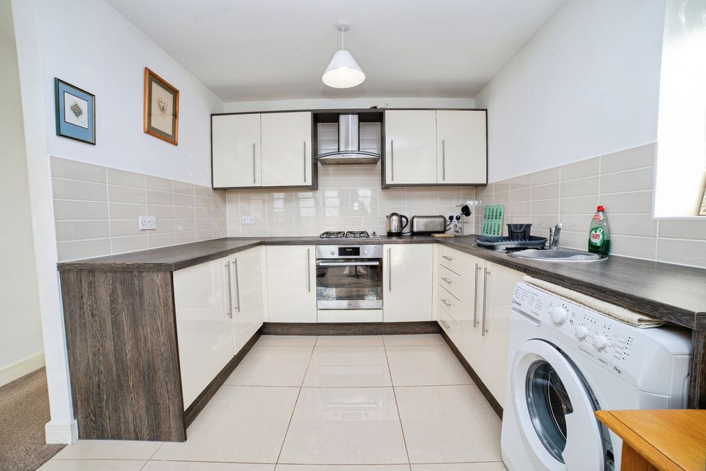 Property photo 2 of 24 Kitchen