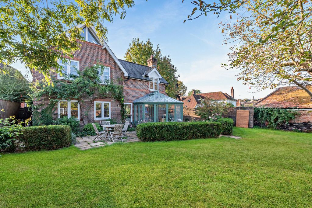 Property photo 1 of 14 Chapel Court