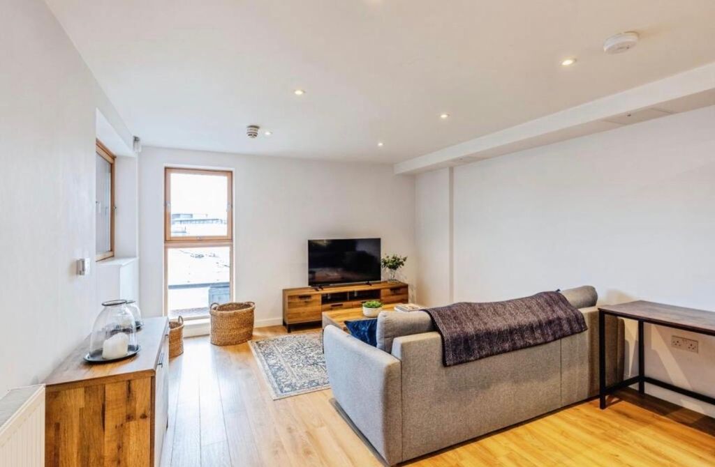 Property photo 3 of 6 Bright, Modern Living Room With Wood Flooring, A c...