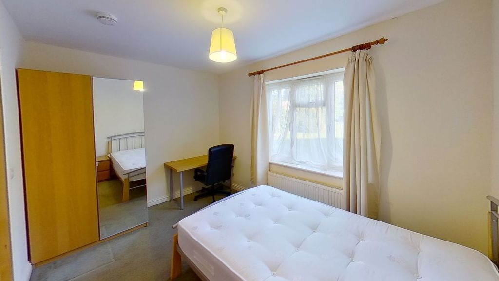 Property photo 3 of 27