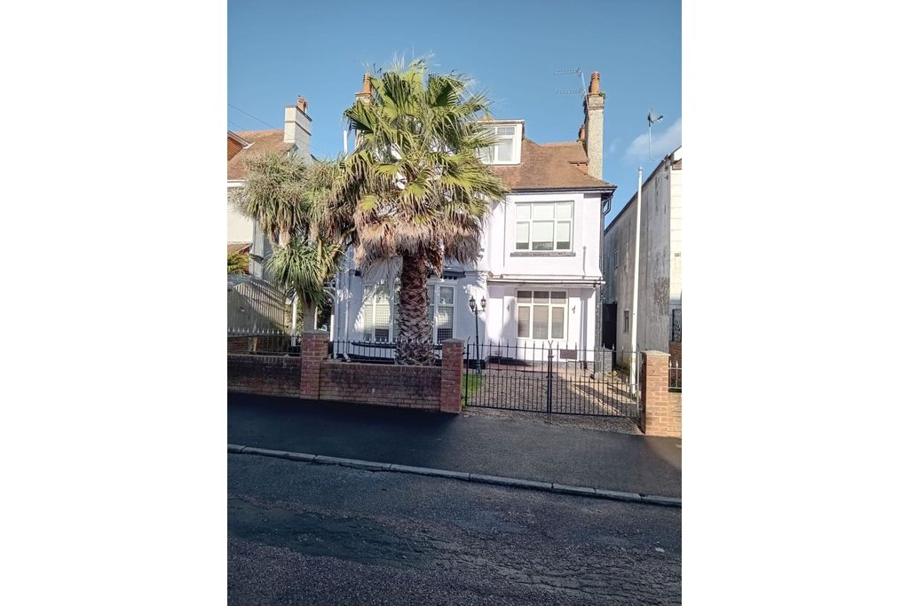 Property photo 3 of 6