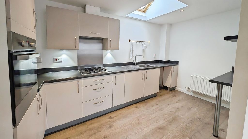 Property photo 3 of 12 Pbox-Img.Jpg