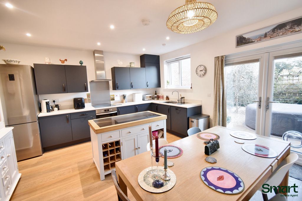 Property photo 3 of 20