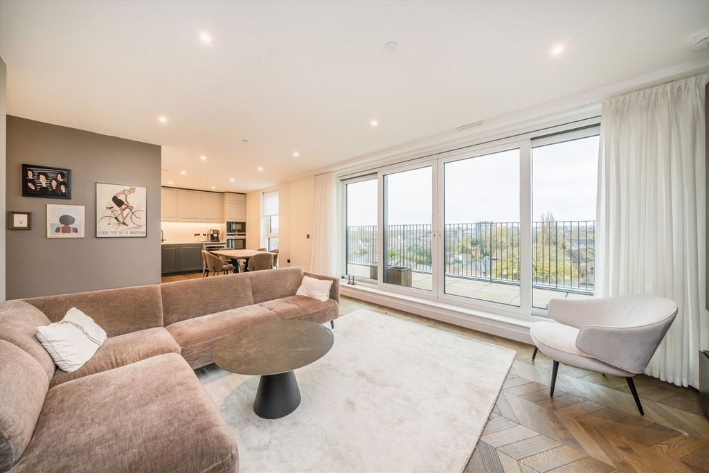 Property photo 2 of 9