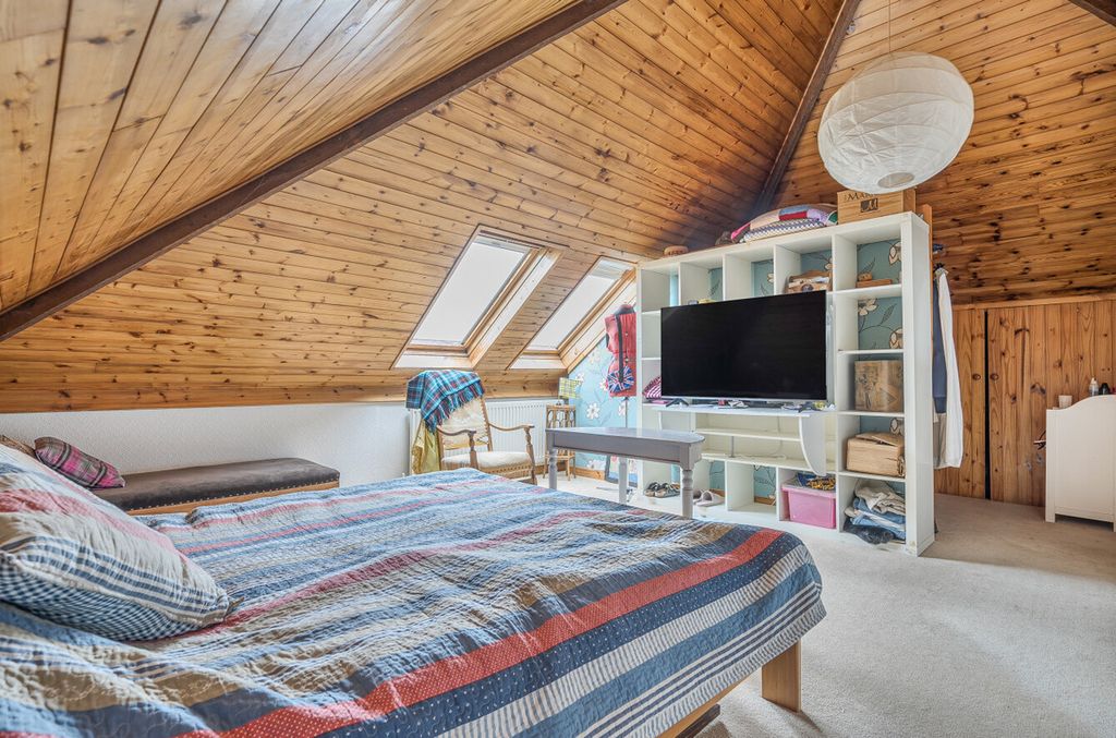 Property photo 2 of 19
