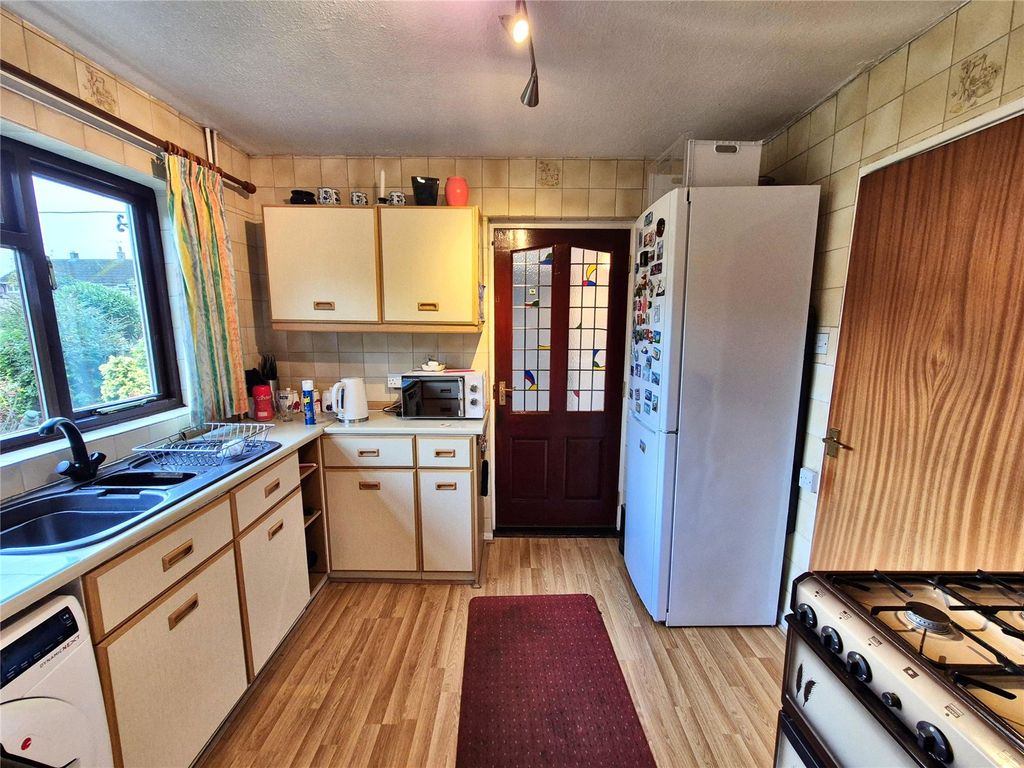 Property photo 3 of 23 Kitchen