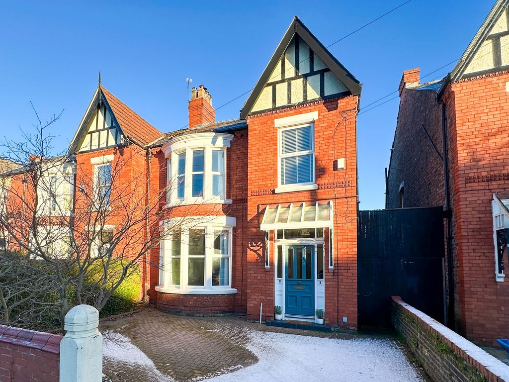 Property photo 1 of 42