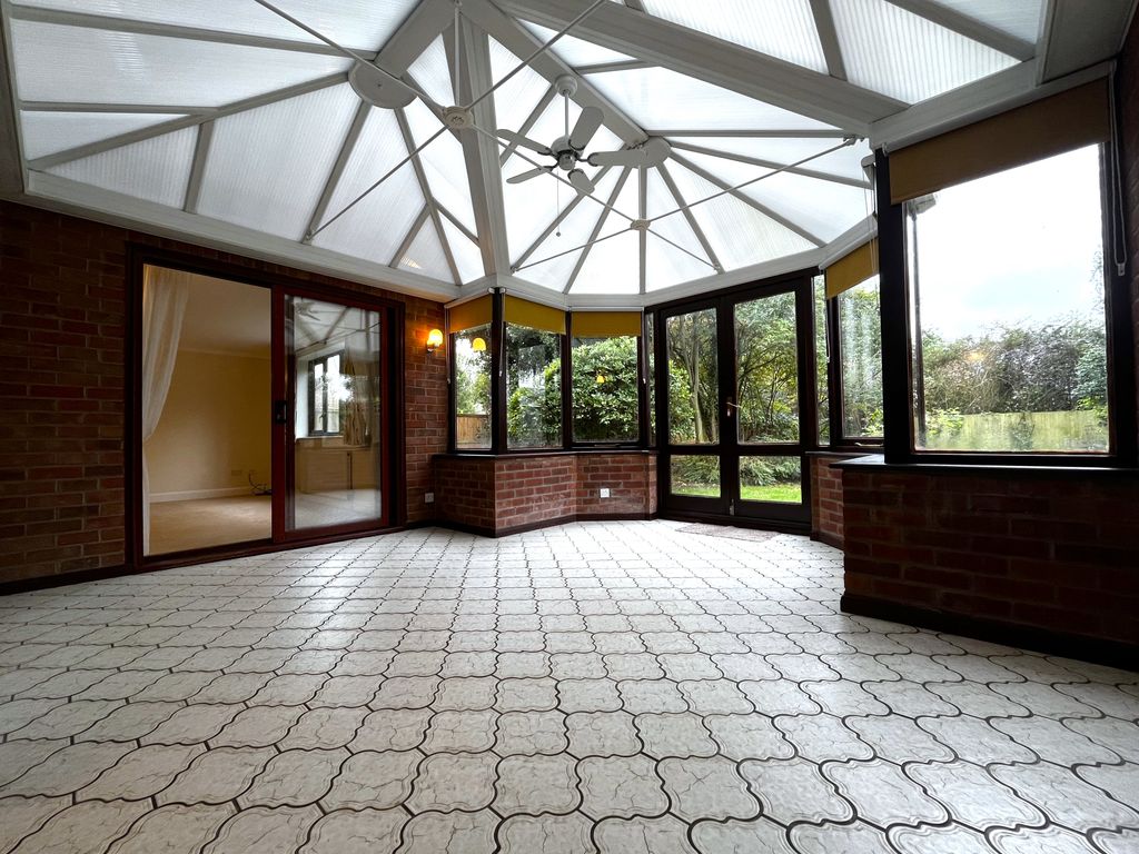Property photo 3 of 21 Conservatory