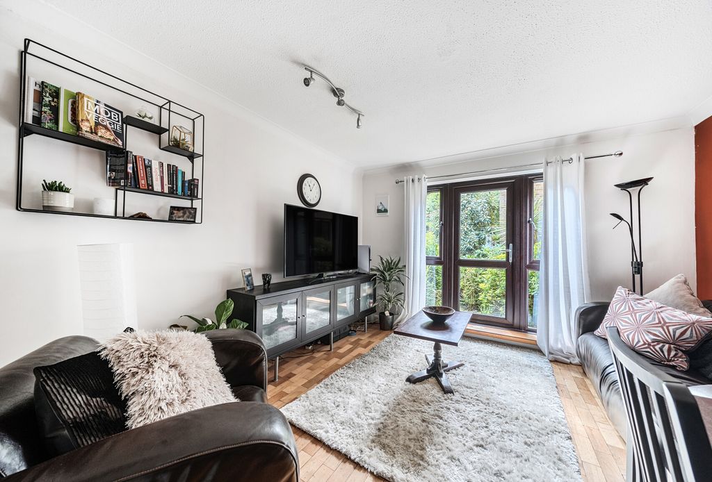 Property photo 1 of 11 1332459-4-6889F64...