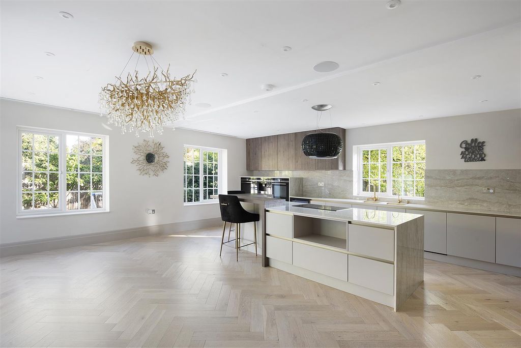 Property photo 2 of 29 Braehead Ph18.Jpg