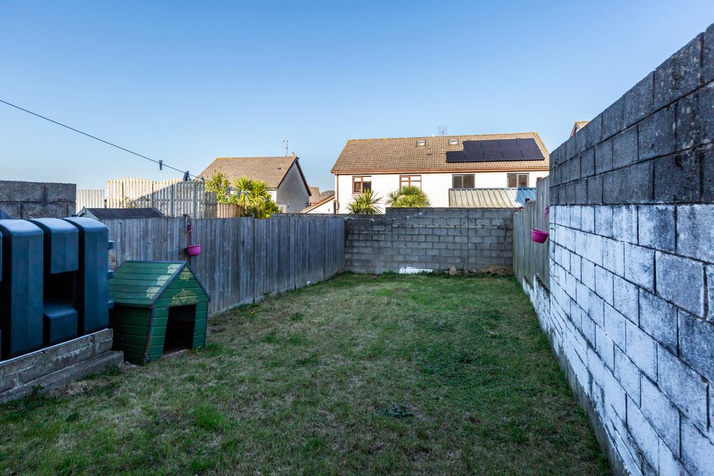 Property photo 2 of 23