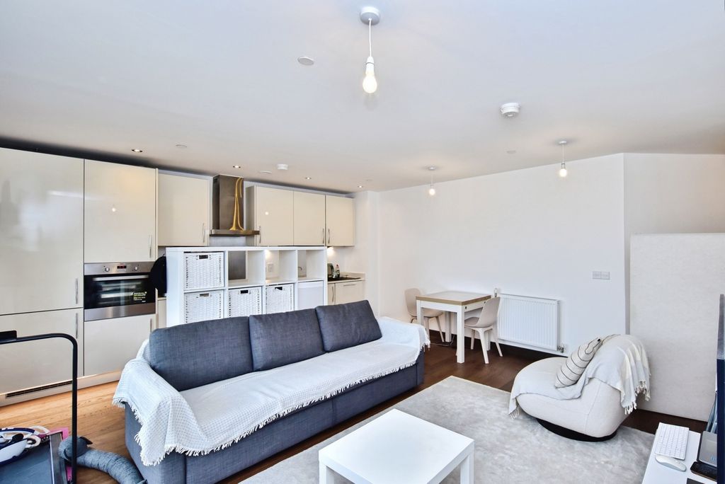 Property photo 3 of 16 Pbox-Img.Jpg