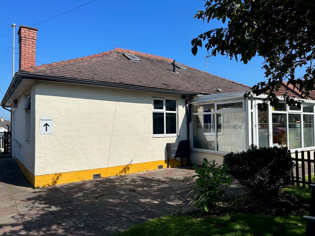 Property photo 2 of 10