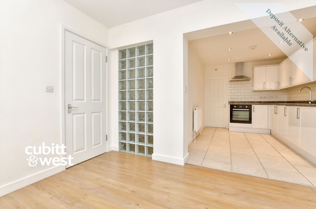 Property photo 3 of 8 4A9E5382-Livingdi...