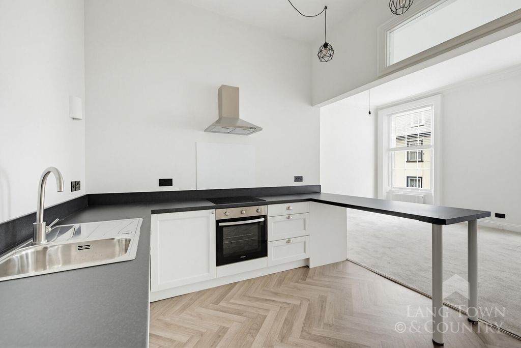 Property photo 2 of 8 Kitchen