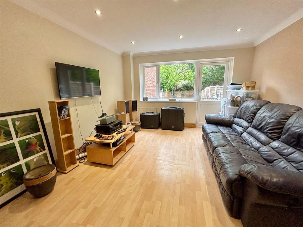 Property photo 2 of 9 0E8430A8-Ef17-4Cae-86c6-231B3389cc11.Jpg