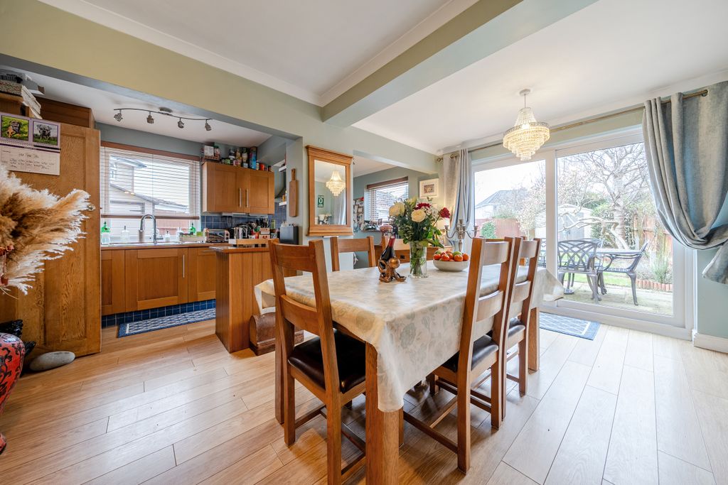 Property photo 3 of 23 Kitchen / Breakfast Room