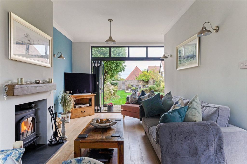 Property photo 2 of 21 Sitting Room