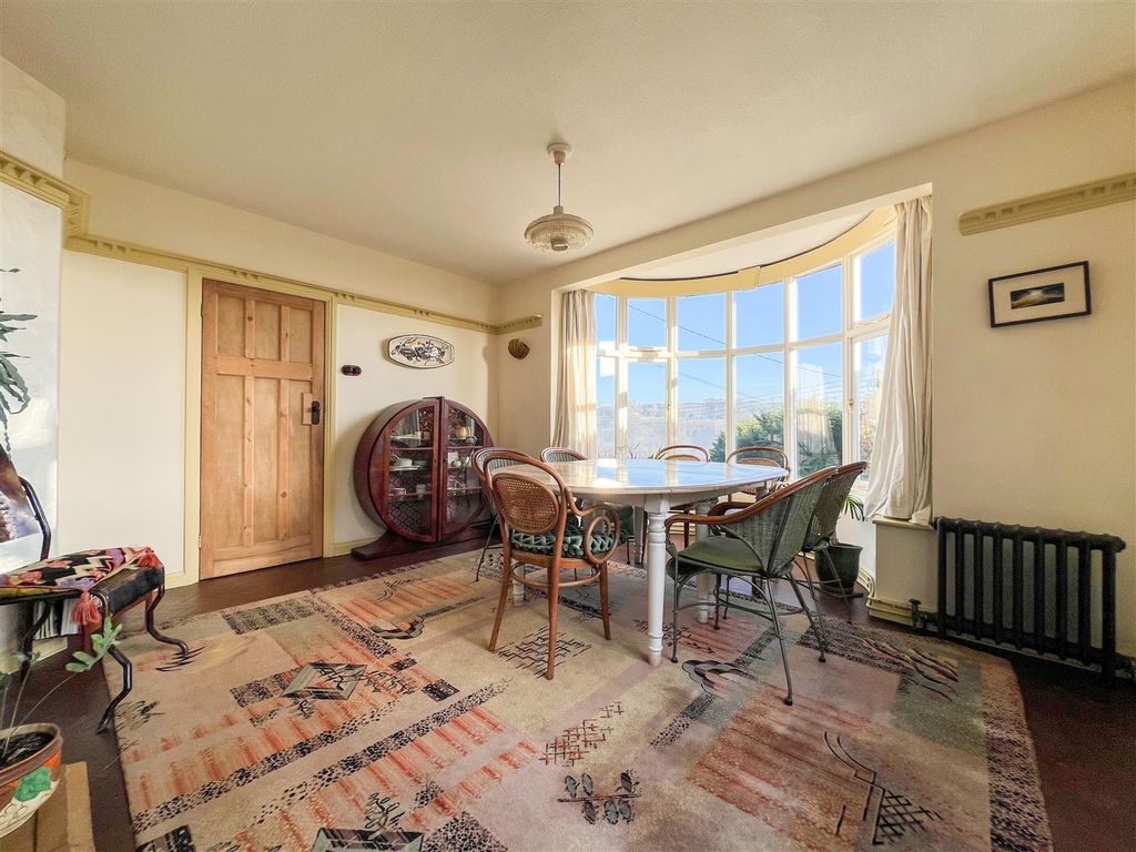 Property photo 3 of 44