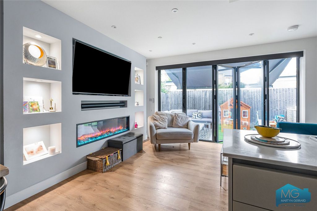 Property photo 2 of 19 Picture No. 11