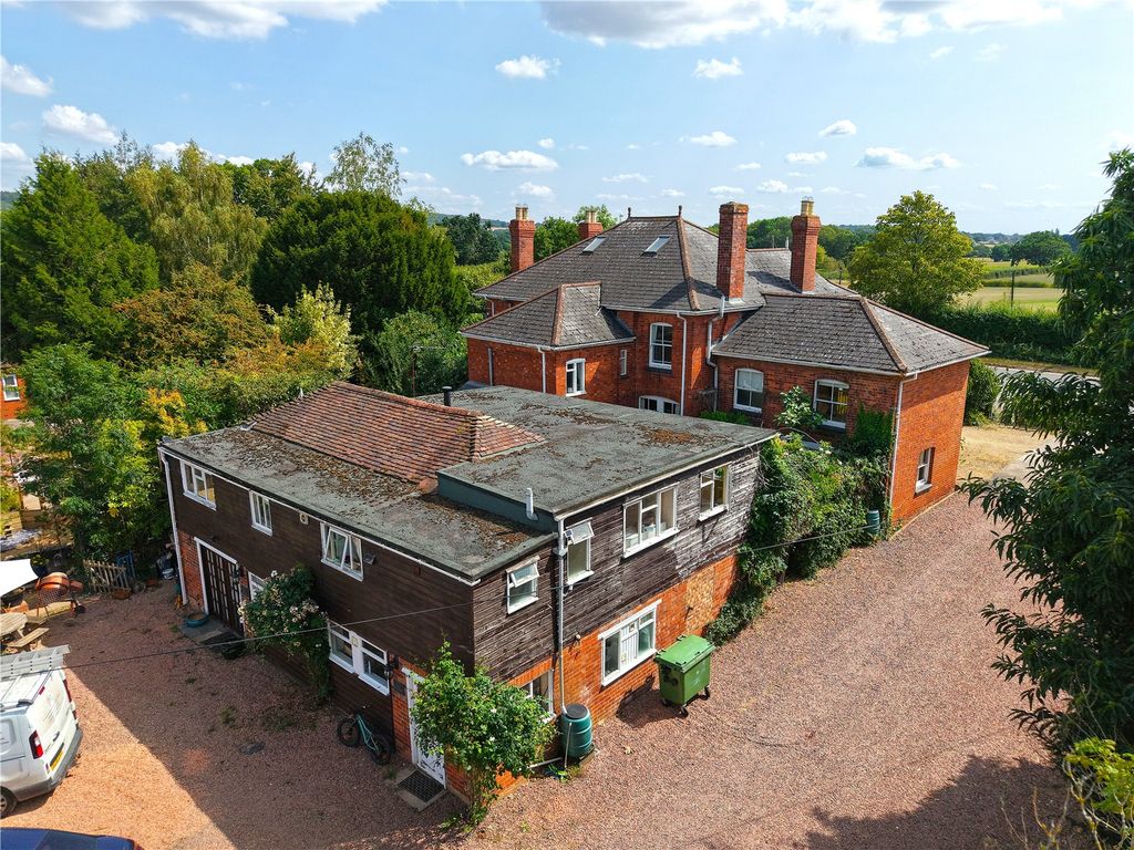 Property photo 2 of 33 Picture No. 01