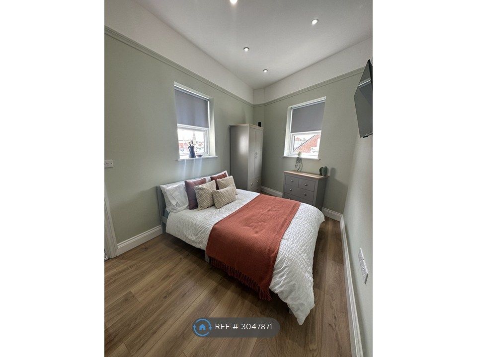 Property photo 1 of 7 Room 4