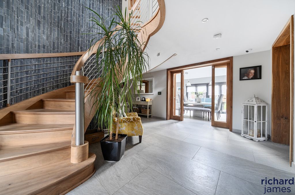 Property photo 2 of 29 221179Eab69A470F92De28Bd5c6A6Ae7