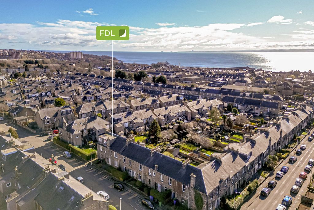 Property photo 2 of 30