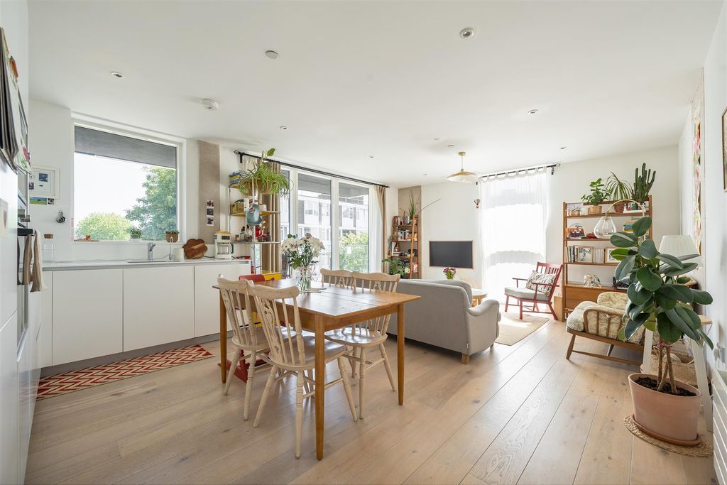 Property photo 3 of 20 Daley Street, E9