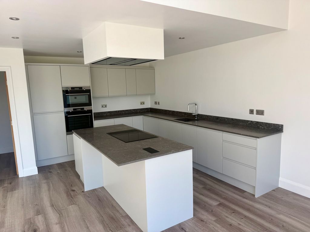 Property photo 2 of 19 2