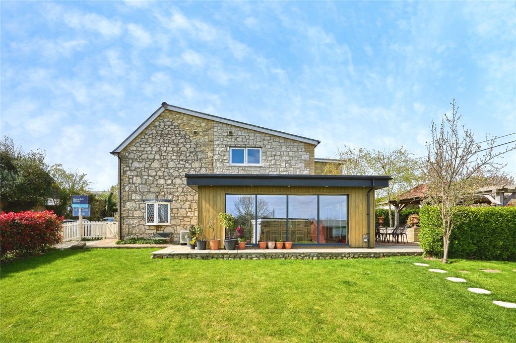 Property photo 1 of 17 Side