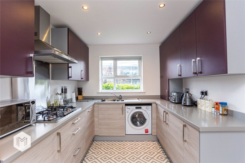 Property photo 2 of 28 Picture No. 32